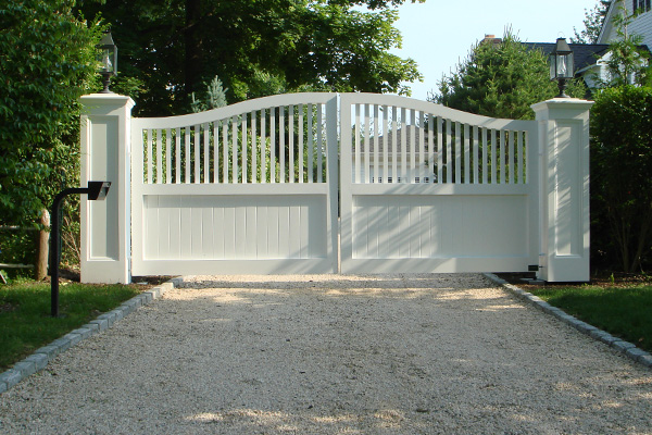 Automated Driveway Gates - East End Fence & Gate | East End Fence & Gate