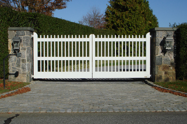 Automated Driveway Gates - East End Fence & Gate | East End Fence & Gate